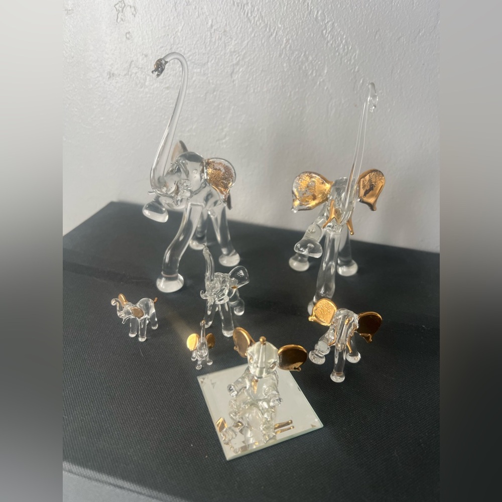 Vintage Crystal Collection
Elephants 
Figurines
